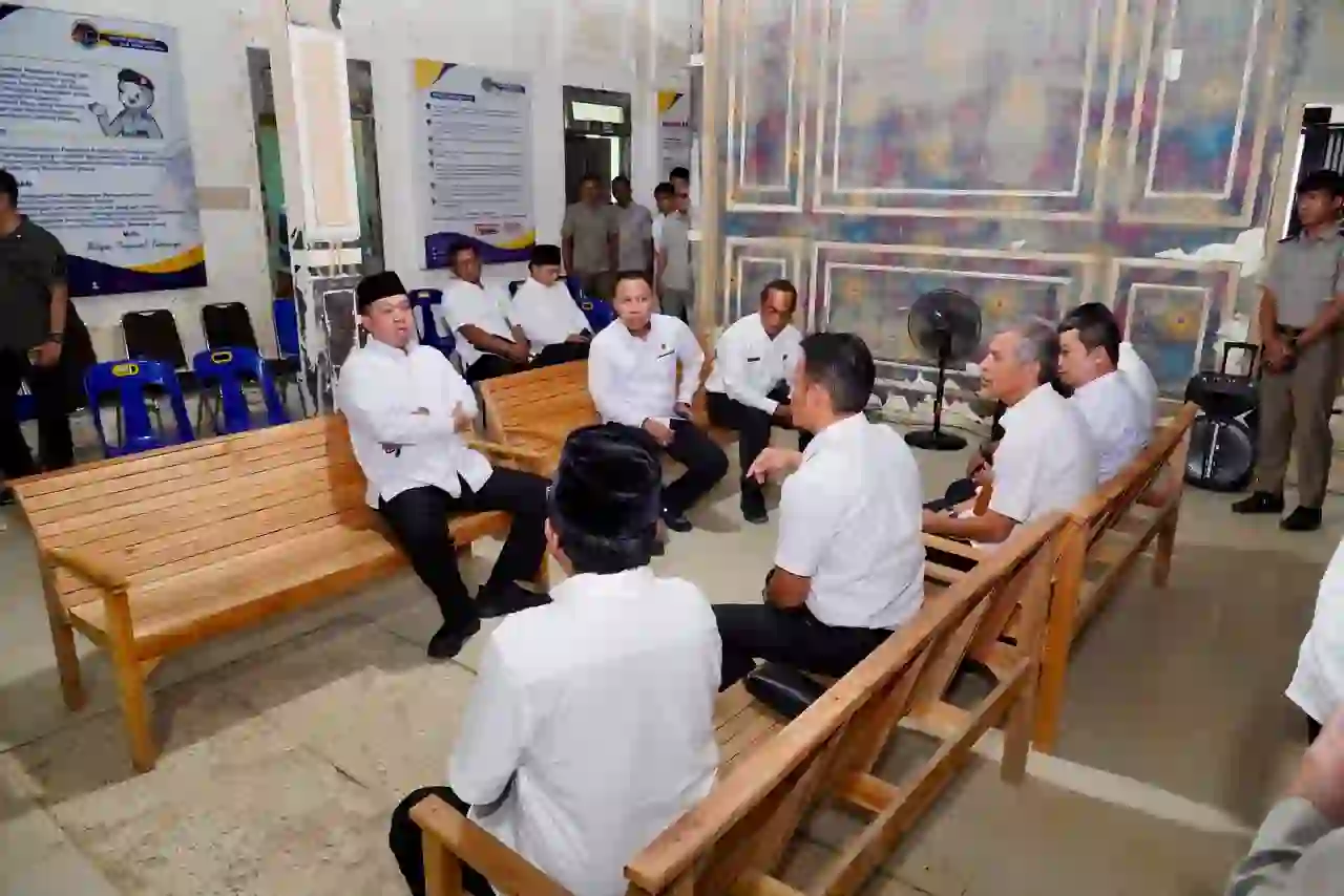Menteri Nusron Tinjau Pemulihan Kantah Aceh Tamiang Pascabencana