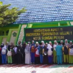 Momen Haru Orang Tua Titipkan Anak di MTsN 1 Sungai Penuh