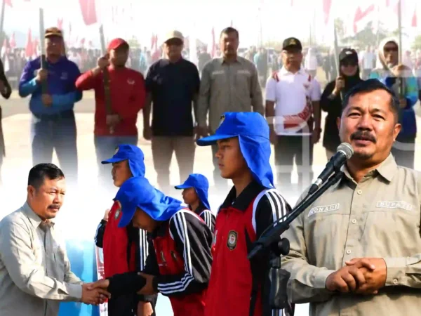 Kobarkan Semangat HUT RI ke-81: Bupati Monadi Bagikan Bendera dan Lepas Paskibraka Kerinci