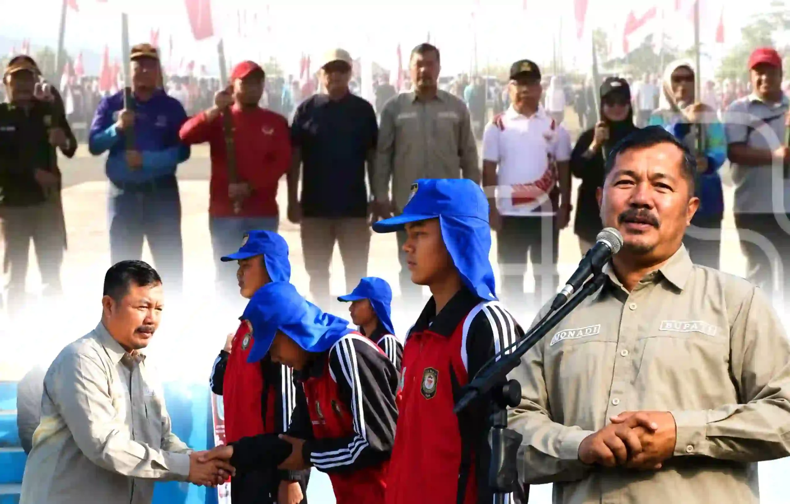 Bupati Monadi Bagikan Bendera dan Lepas Paskibraka Kerinci