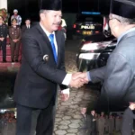 Bupati Monadi Hadiri Renungan Suci HUT RI ke-81 di TMP Semumu