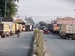 Sopir Truck Menderita, Desak Pemerintah dan Aparat Awasi Distribusi Solar