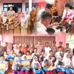 Senyum Bahagia Siswa SDN 023/11 Sungai Penuh Terima Sepatu Baru dari Kapolres Kerinci