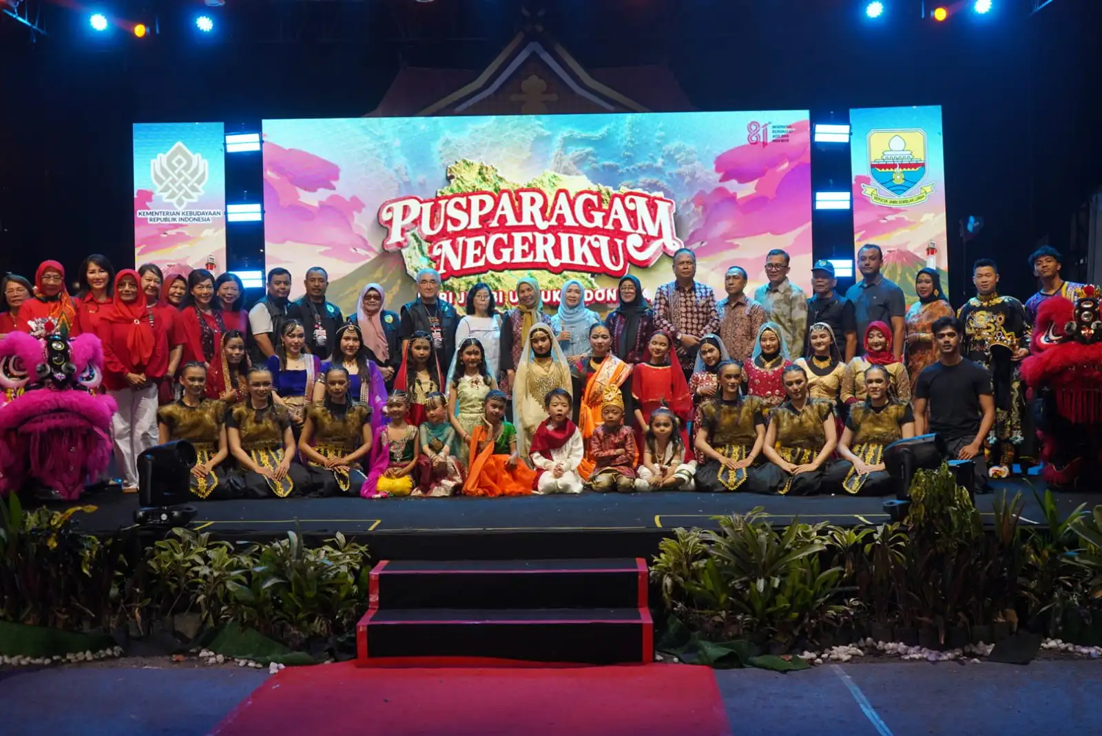 Panggung Festival Pusparagam Negeriku
