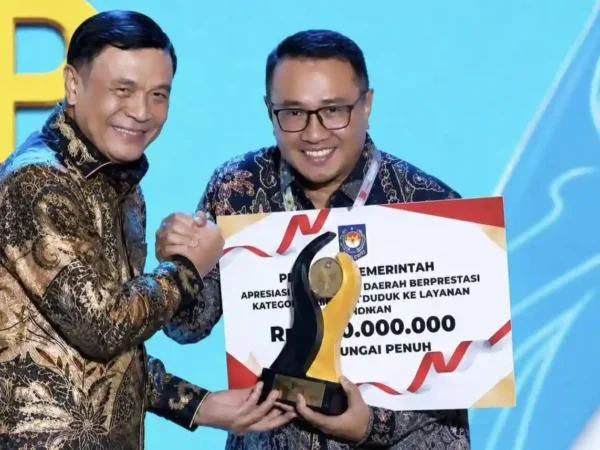 Kota Sungai Penuh Raih Penghargaan Pendidikan Sumatera dan Insentif Rp1,5 Miliar