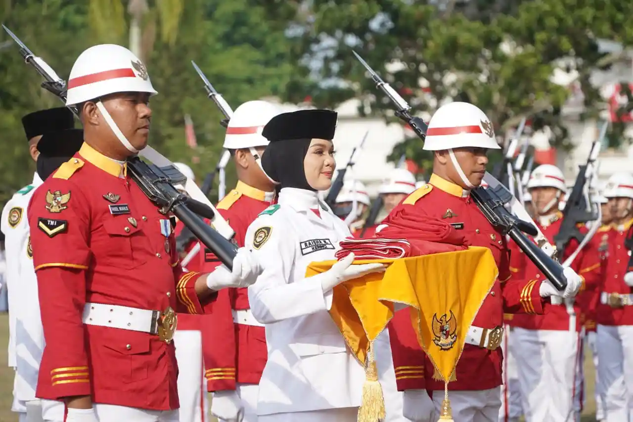 Raisha Nienda Siswi Kerinci Pembawa Baki HUT ke-81 RI di Jambi