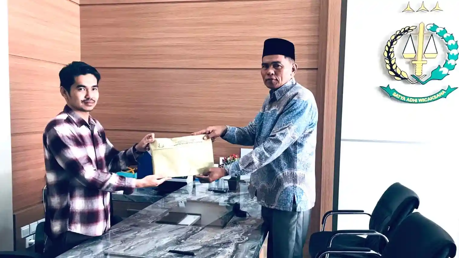 Fahrudin Bayar Denda Usai Bongkar Tiang Pembatas Jalan