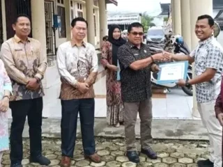 Dinkes Kerinci Beri Penghargaan Pegawai Teladan