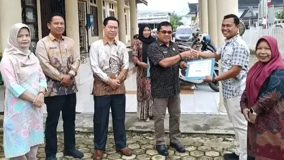 Dinkes Kerinci Beri Penghargaan Pegawai Teladan