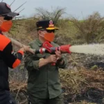 Aksi Nyata Al Haris: Ikut Berjibaku Padamkan Kebakaran Gambut di Air Merah