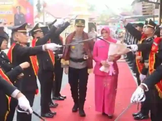 Injakkan Kaki di Mako Polres Kerinci, AKBP Hernawan Rizky Disambut Pedang Pora dan Sekapur Sirih