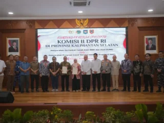 Serahkan Sertipikat Aset BMD dan BUMD Pemprov Kalsel, Wamen Ossy: Perkuat Kepastian Hukum Aset Daerah