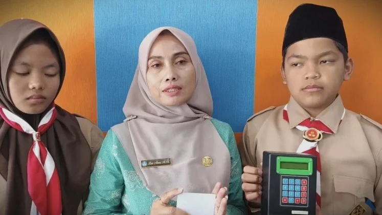 SMPN 13 Kerinci Bikin Kartu Presensi Digital