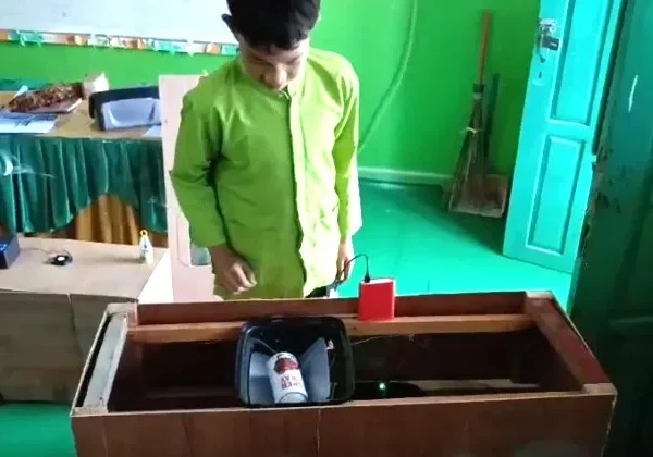 Keren! Siswa SMPN 13 Kerinci Bikin Tong Sampah Otomatis Pemilah Organik dan Anorganik