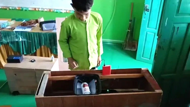 Tong Sampah Otomatis Pemilah Organik dan Anorganik