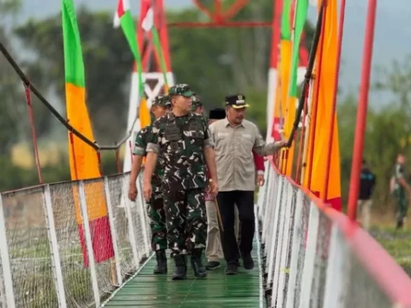 Jembatan Perintis Kodim Kerinci Pangkas Biaya Tani, Pangdam Tinjau Langsung Lokasi