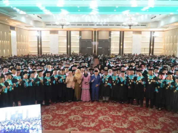 Gubernur Al Haris Dorong Wisudawan Poltekkes Jambi Jadi Garda Terdepan Kesehatan