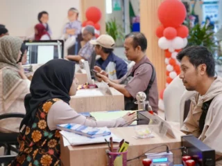 Di Tengah Kesibukan, Warga Manfaatkan PELATARAN untuk Urusan Pertanahan saat Akhir Pekan