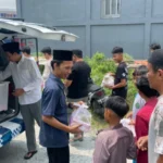 Jumat Berbagi PT Tren Gen Horizon: Bagikan 100 Nasi Kotak untuk Jemaah Masjid Al Mukhlisin