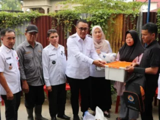 Wako Alfin Salurkan Bantuan untuk Korban Kebakaran di Hamparan Rawang
