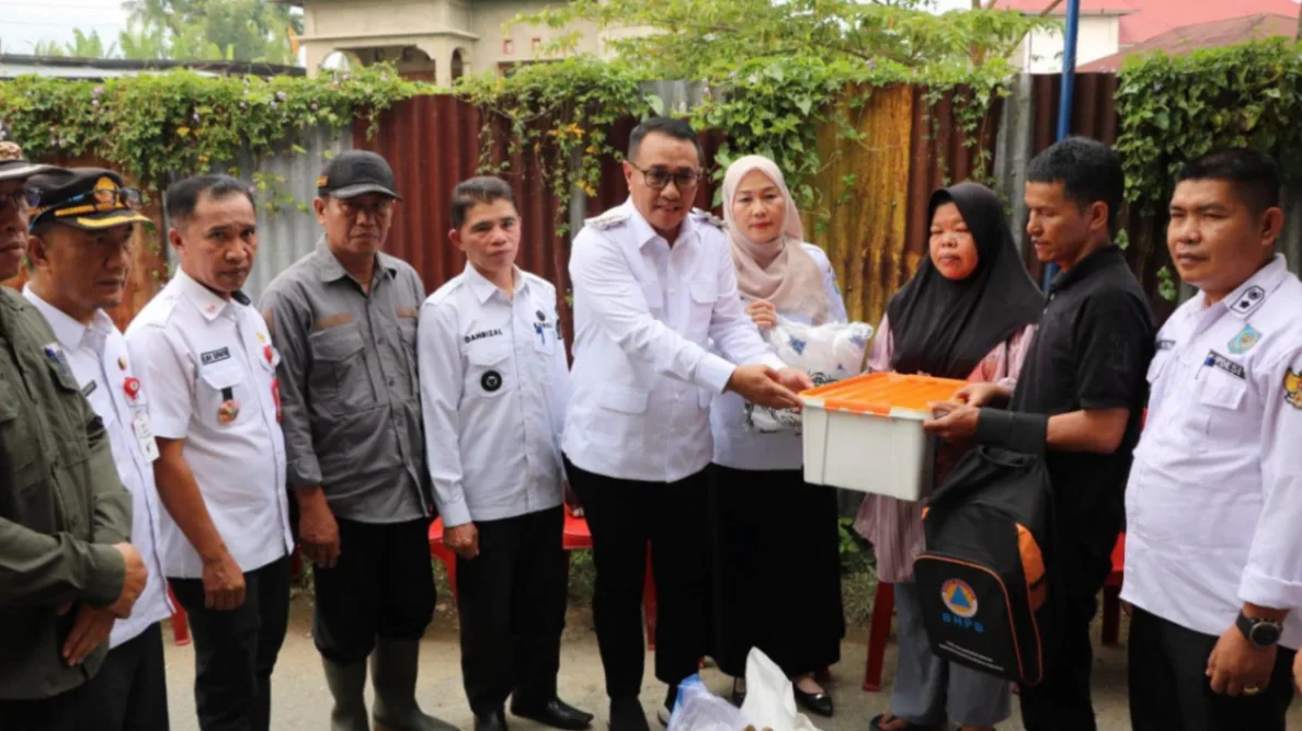 Wako Alfin Salurkan Bantuan untuk Korban Kebakaran